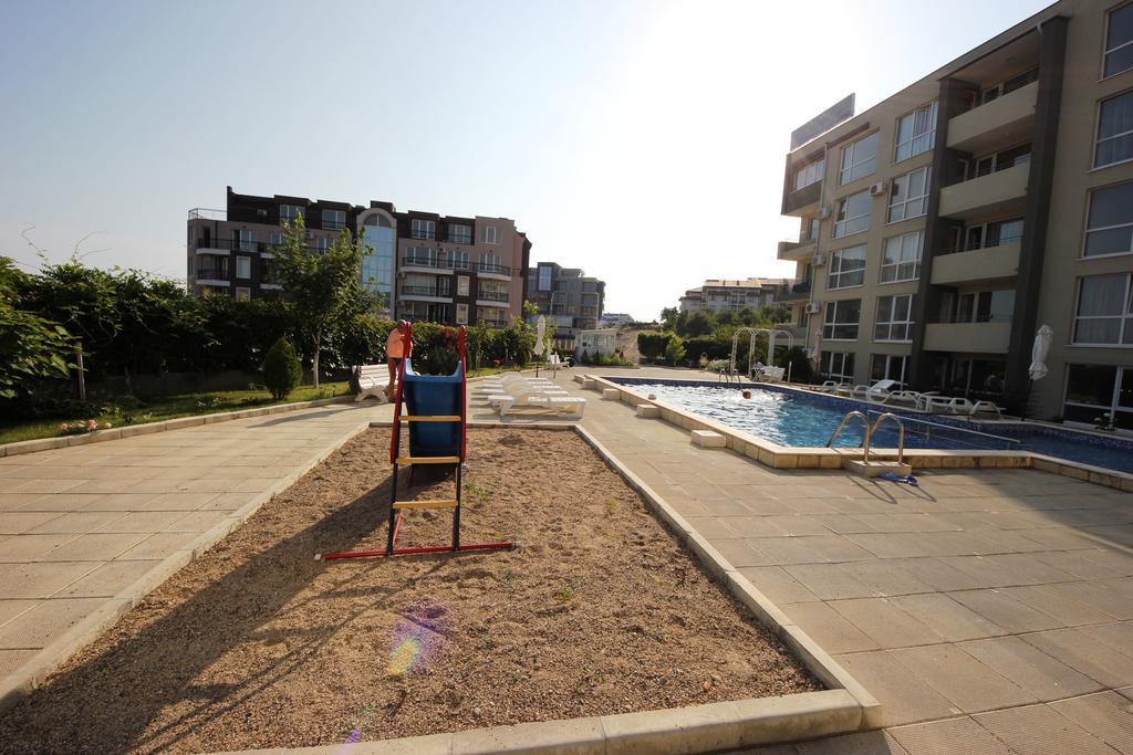 Menada Butterfly Apartment Sveti Vlas Extérieur photo